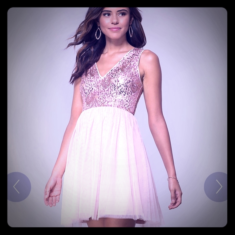 Sequin-Bodice V-Neck Short Tulle Homecoming Dress